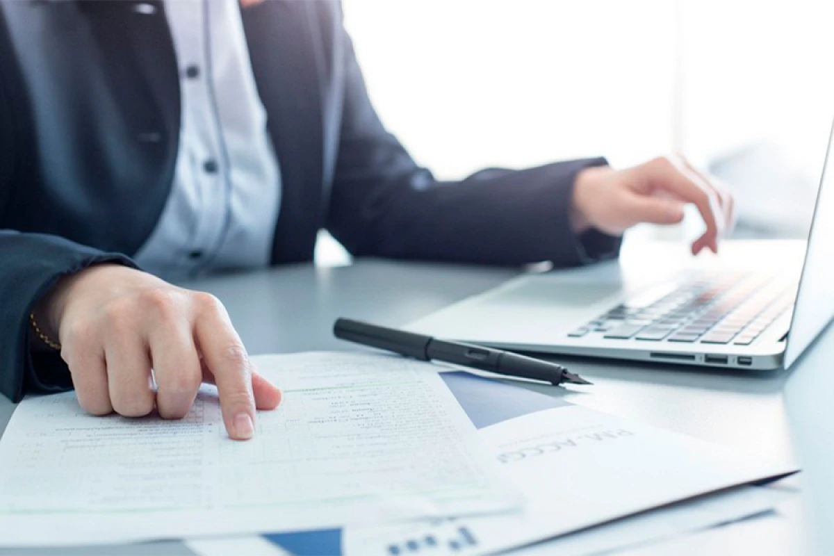 Dövlət hesabına hüquqi yardımın haqqı [[vəkil və ya vəkil qurumunun bank hesabına]] köçürüləcək