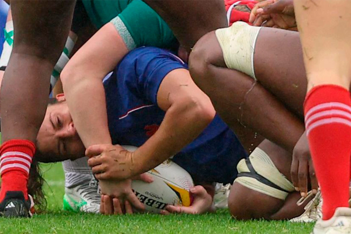 Reqbiçi rəqibini [[dişlədiyi üçün]] cəzalandırıldı