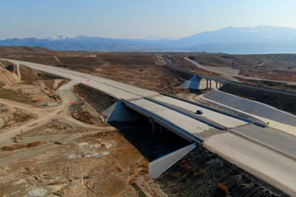 [[Horadiz–Cəbrayıl–Zəngilan–Ağbənd]] yolunun tikintisi 95 % icra olunub