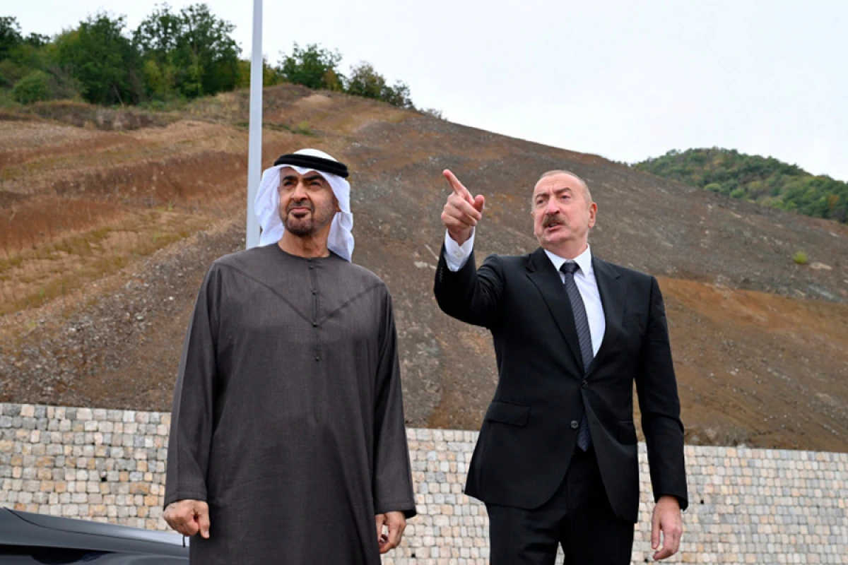 [[Azərbaycan və Birləşmiş Ərəb Əmirliklərinin prezidentləri]] Şuşanın Daşaltı kəndinin fonunda şəkil çəkdirdilər