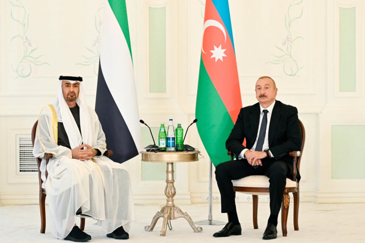 Azərbaycan və BƏƏ prezidentlərinin geniş tərkibdə görüşü oldu, sənədlər mübadilə edildi [[- YENİLƏNDİ]]