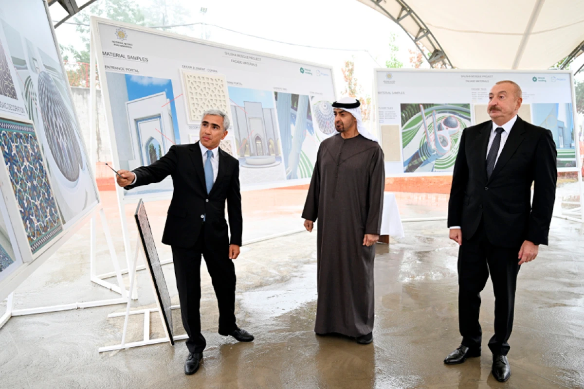 [[Prezident İlham Əliyev]] və BƏƏ lideri Yeni Şuşa məscidində tikinti işlərinin gedişi ilə tanış oldular