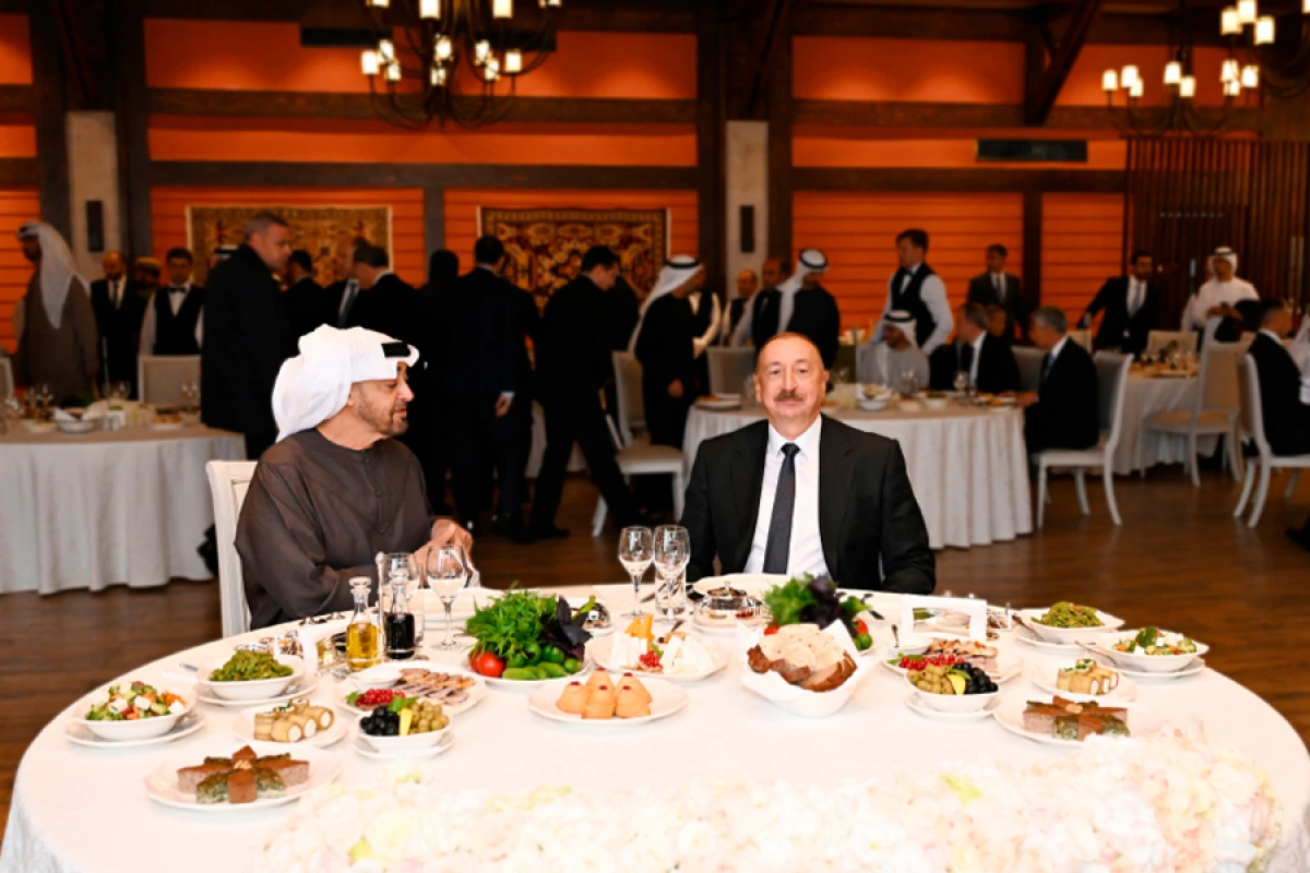 Şuşada [[Prezident İlham Əliyevin adından]] BƏƏ Prezidentinin şərəfinə rəsmi nahar verilib