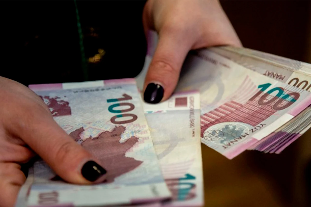 Bakıda [[orta aylıq əməkhaqqı]] 1 370 manatı ötdü