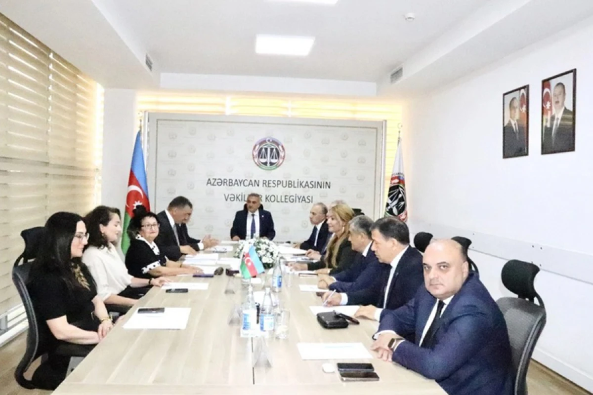 Vəkilliyə qəbulla bağlı [[məsələyə]] baxıldı