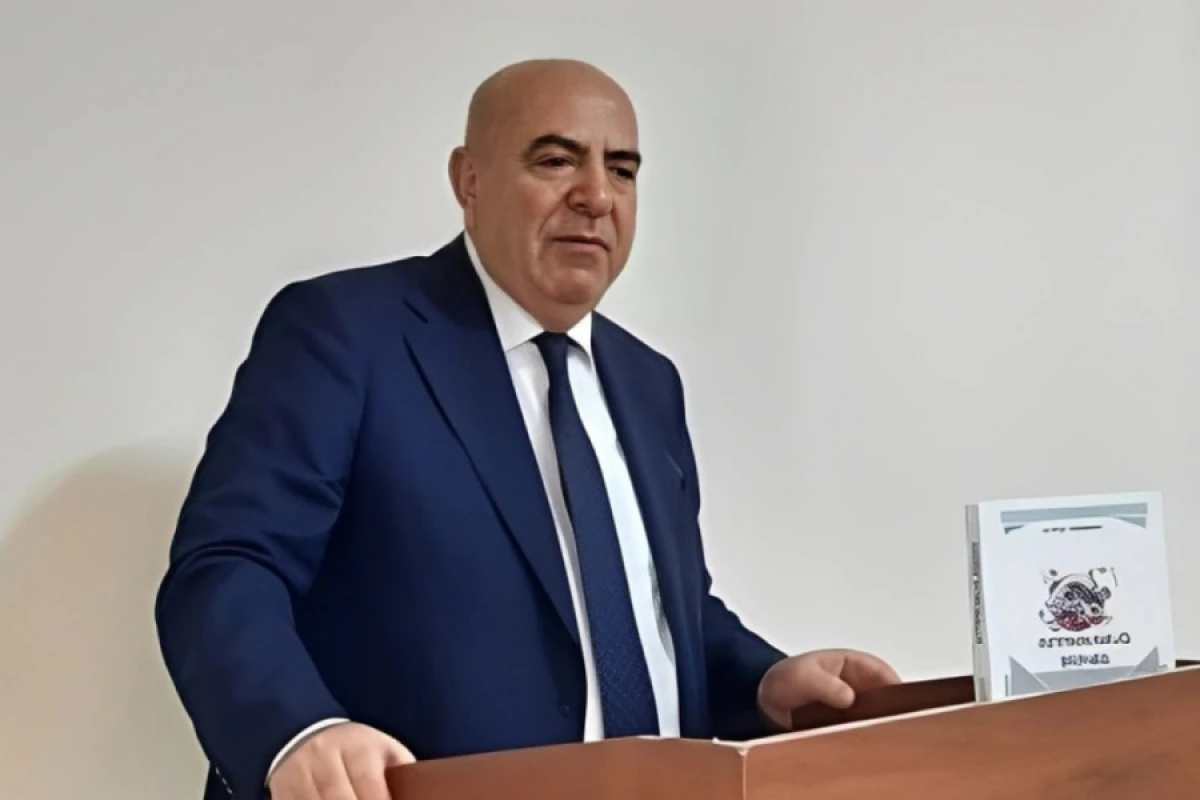 Azərbaycanlı professorun ölkədən çıxışına [["stop" qoyuldu]]