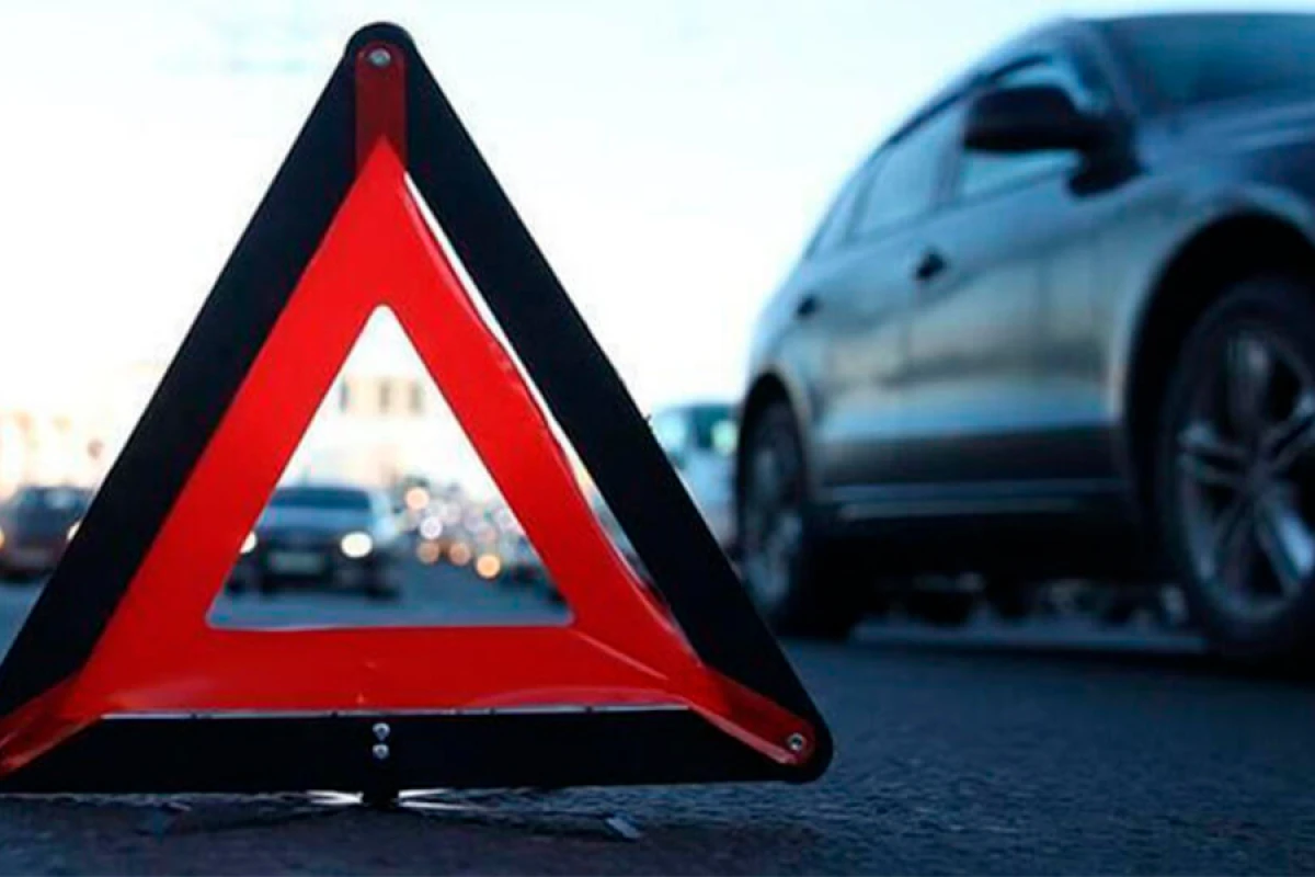 Lənkəranda avtomobil [[məktəbə gedən bacı-qardaşı]] vuraraq öldürdü