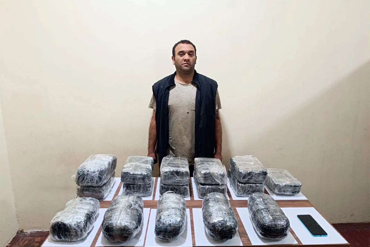 16 kq narkotiki [[ölkəyə keçirmək istəyən]] şəxs saxlanıldı