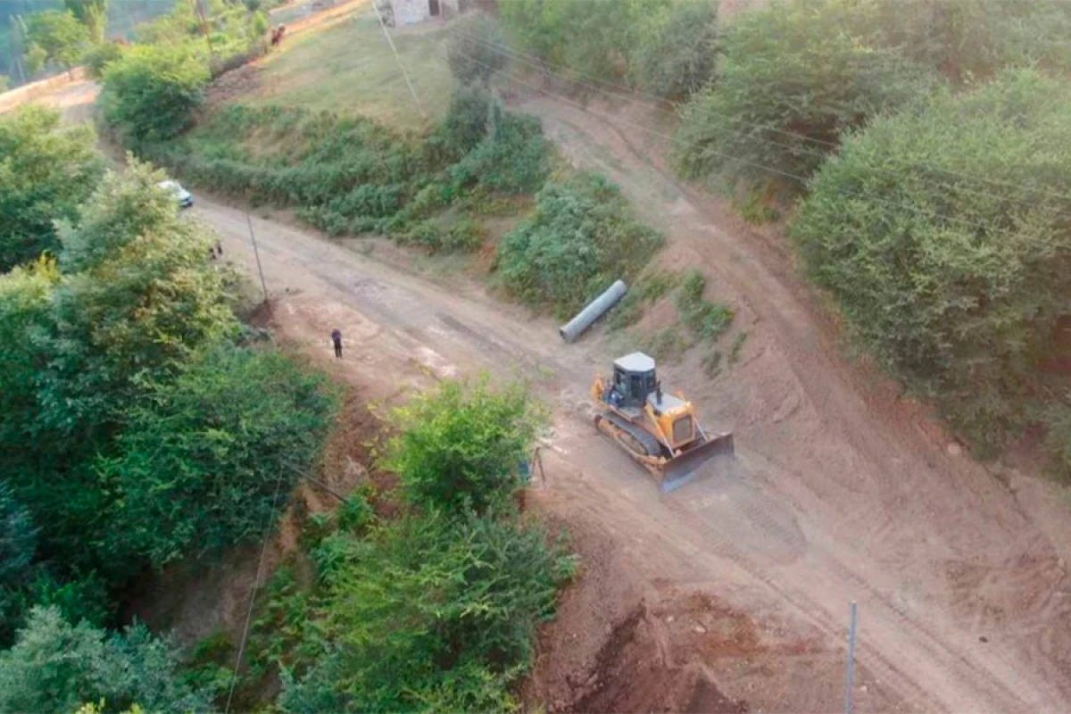 [[Suqovuşan–Sərsəng su anbarı–Qozlukörpü–Kəlbəcər]] yolunun tikintisi davam edir