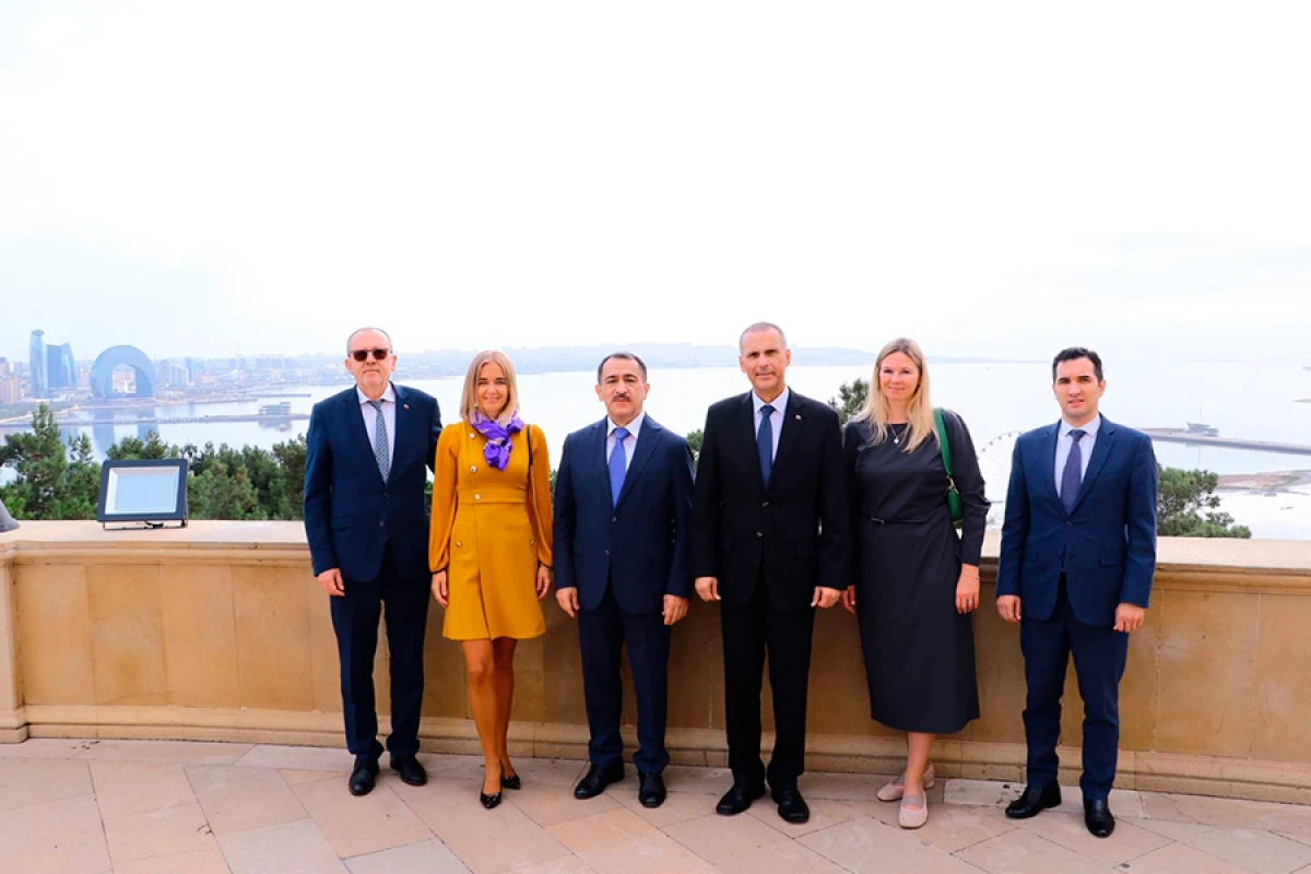 Slovakiya Baş prokuroru [[Azərbaycanda]] səfərdədir