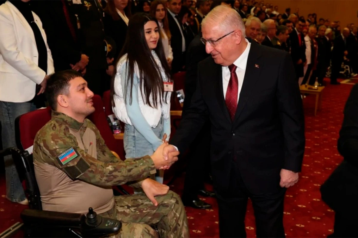 [[Yaşar Gülər]] azərbaycanlı qazilərlə görüşdü