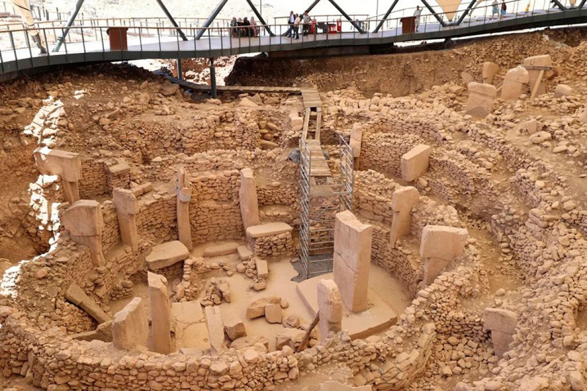 Göbəklitəpədə [[insan heykəli]] tapıldı