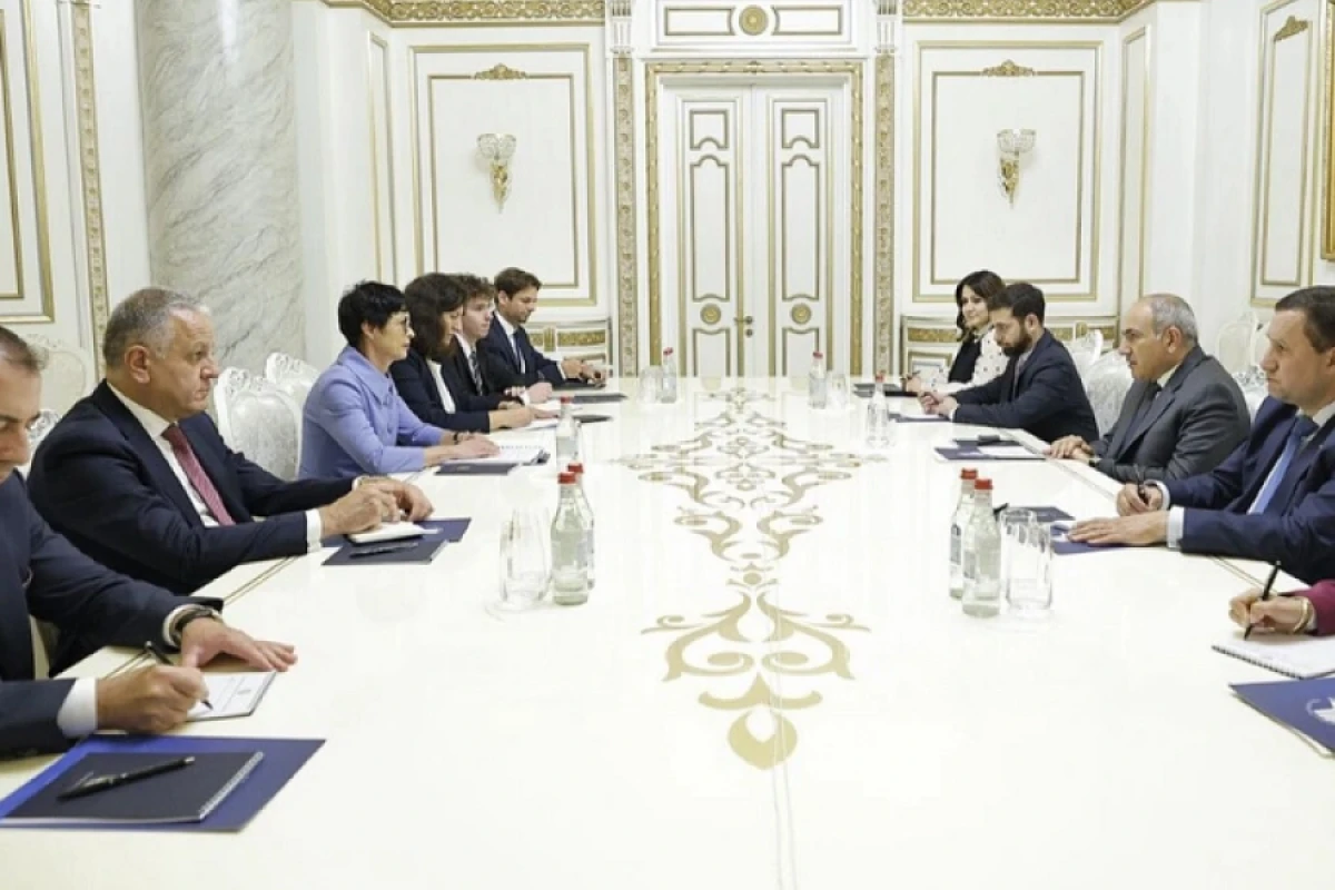 [[Paşinyan]] Aİ komissarı ilə Cənubi Qafqazda sülh prosesini müzakirə etdi