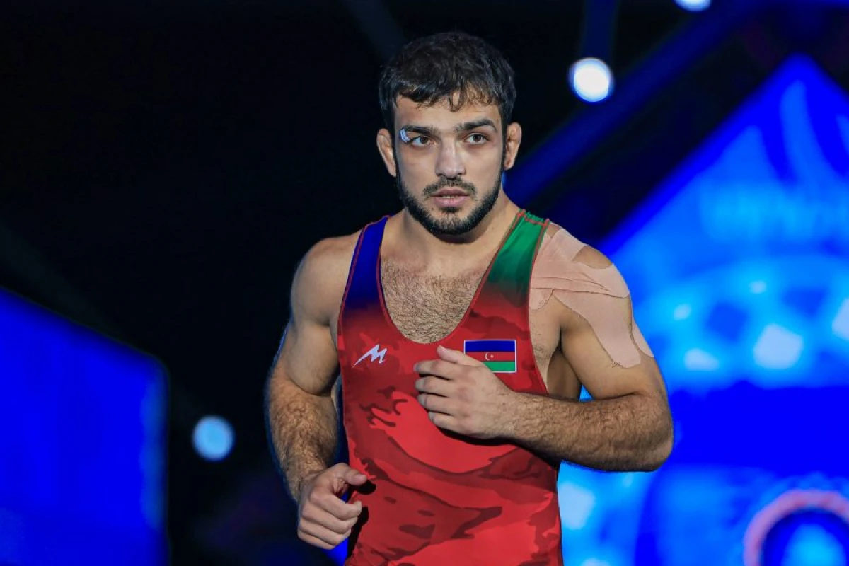 Güləşçimiz [[dünya çempionatının]] finalına yüksəldi