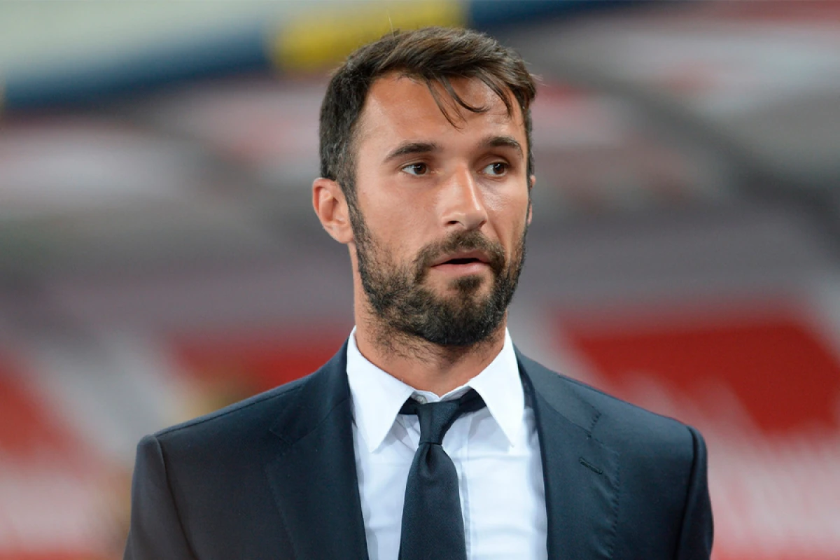 Monteneqro millisi [[Mirko Vuçiniçə]] tapşırıldı