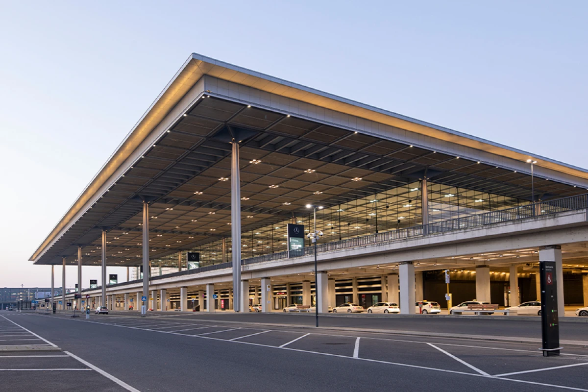 Berlin hava limanında [[texniki nasazlıqlar]] qeydə alındı