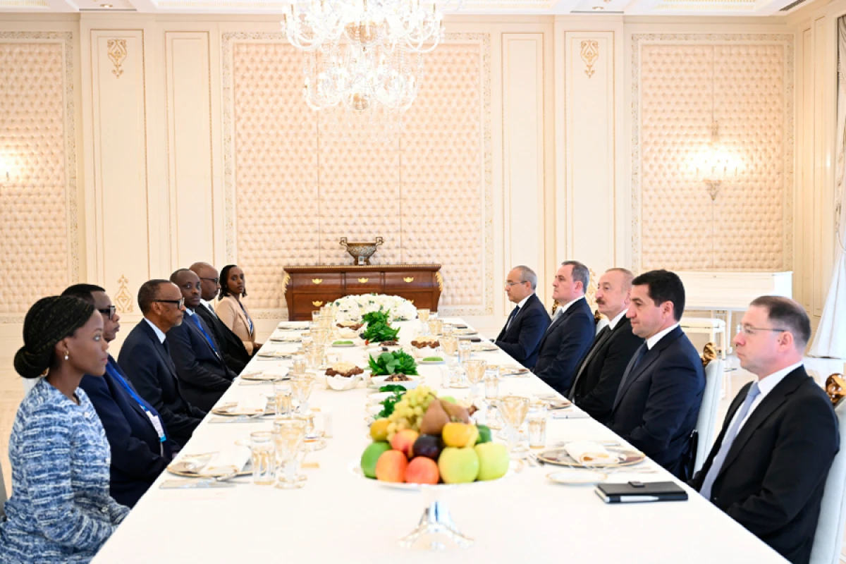 Azərbaycan Prezidenti İlham Əliyevin Ruanda Prezidenti ilə nahar əsnasında geniş tərkibdə görüşü oldu [[- YENİLƏNDİ]]