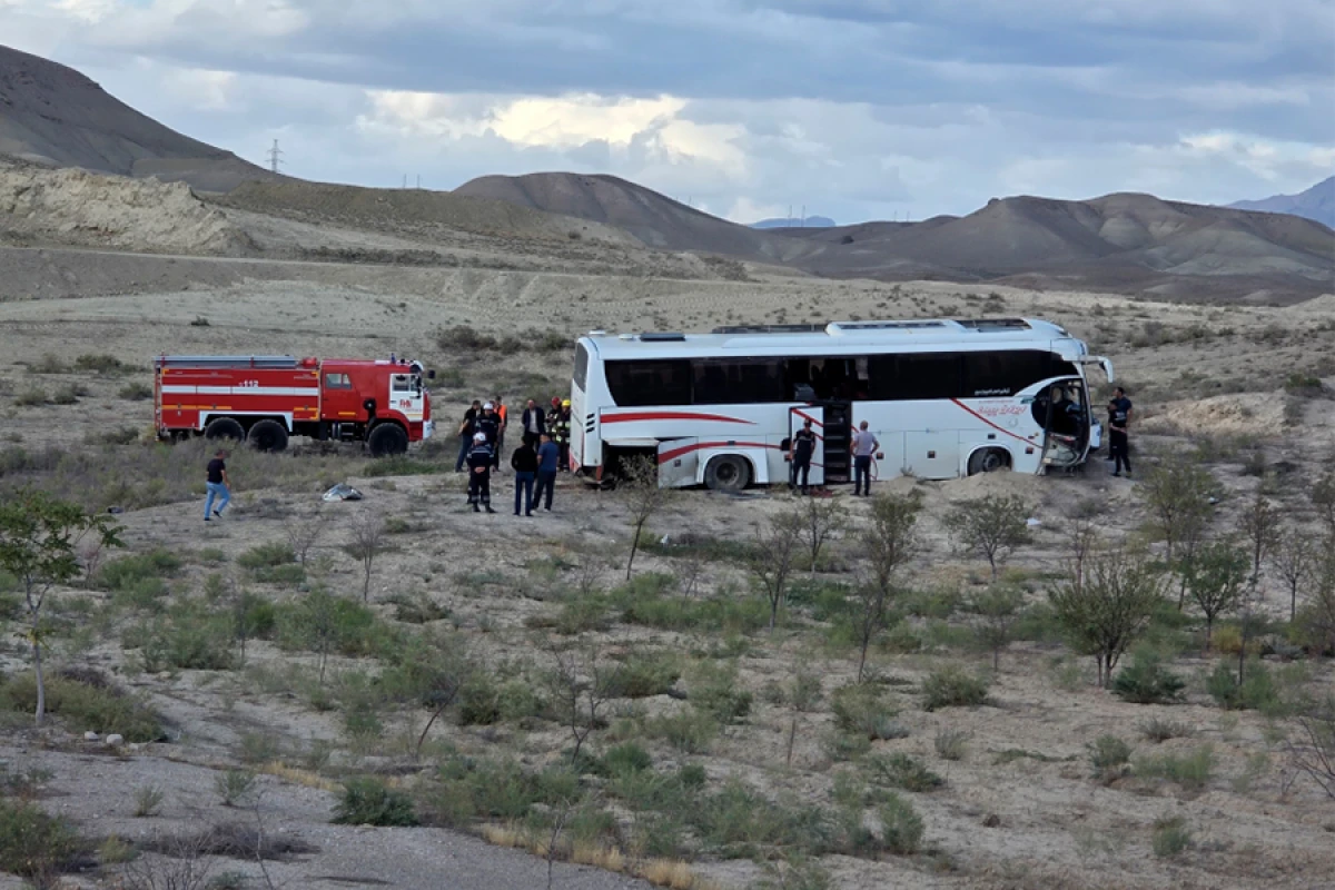 Naxçıvanda avtobus dərəyə aşdı: 16 nəfər xəsarət aldı [[- YENİLƏNDİ]]