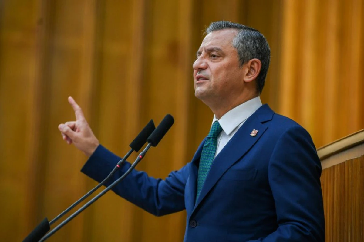 Özgür Özel yenidən [[CXP-nin sədri seçildi]]