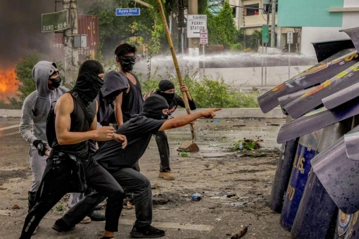 Filippində iğtişaşlar zamanı 40-a yaxın polis [[yaralandı]]