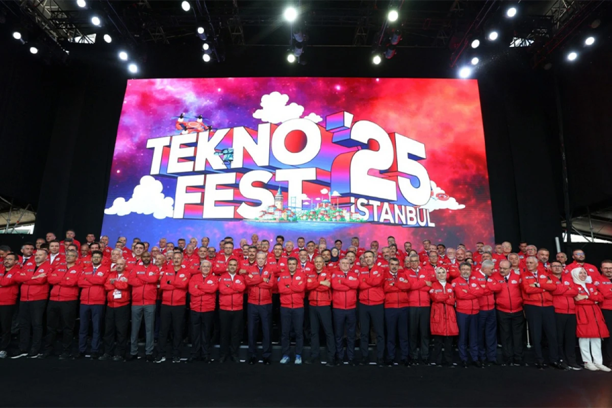 “ASAN xidmət”in nümayəndə heyəti [["TEKNOFEST"də]]