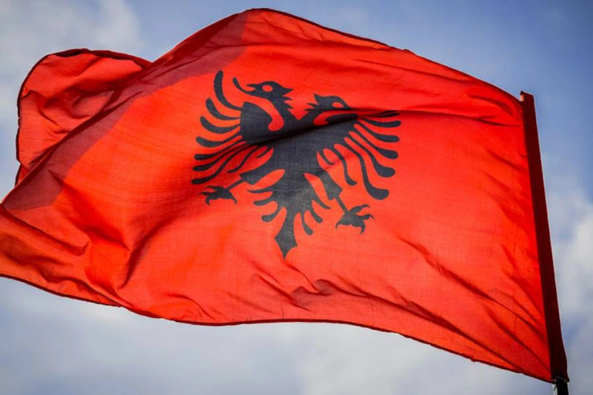 Albaniyada nazir müavinini vəzifəsindən azad etdi