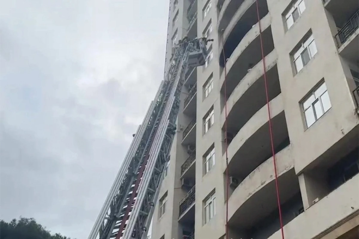 Çoxmərtəbəli binada [[yanğın]] məhdudlaşdırıldı