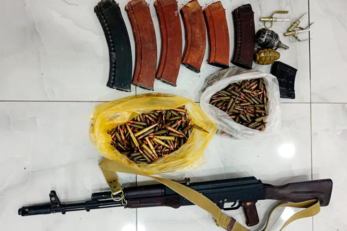 Ayrı-ayrı rayonlarda [[silah-sursat]] aşkarlandı