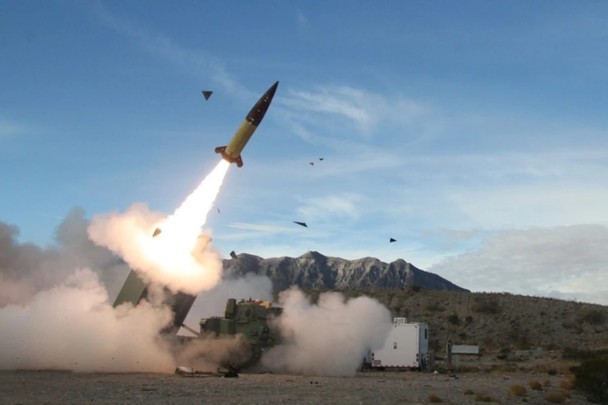 Tramp Ukraynaya [[hücum silahları]] sata bilər