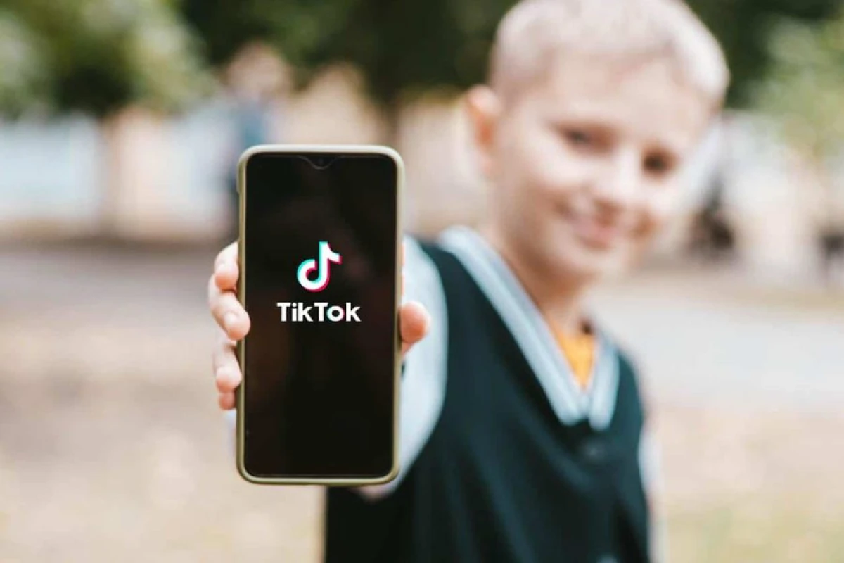 "TikTok" uşaqların şəxsi məlumatlarını [[toplayır]]