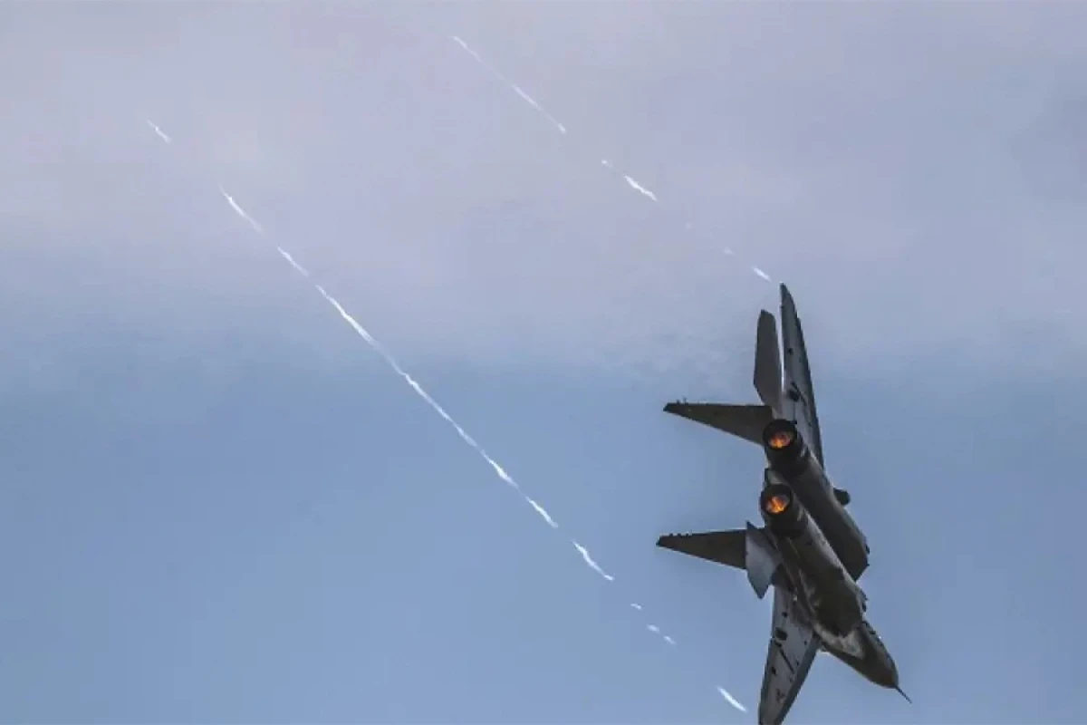 Rus qırıcıları [[alman freqatının üzərindən]] uçdu