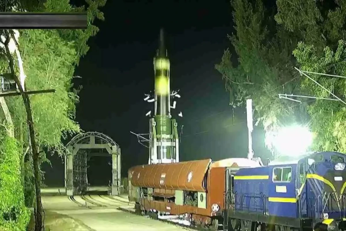 Hindistan qatardan ballistik raket [[buraxdı]]