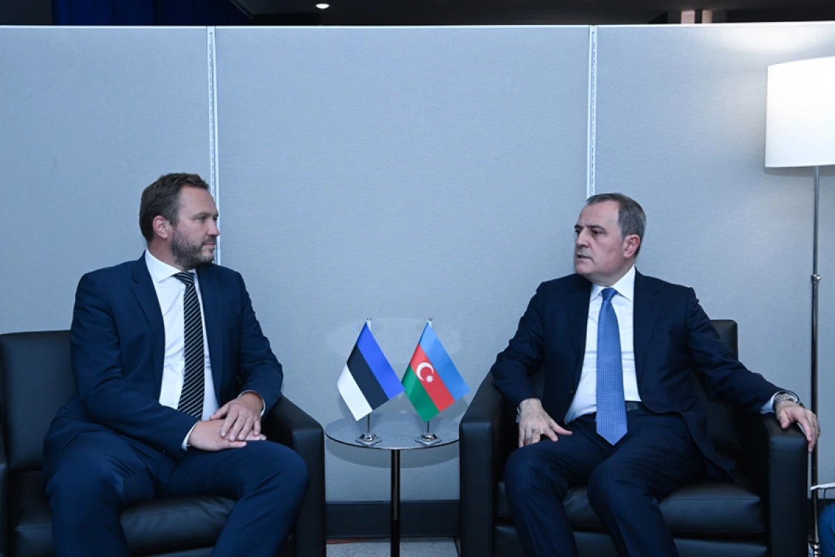 [[Azərbaycan və Estoniya XİN]] rəhbərləri görüşdü