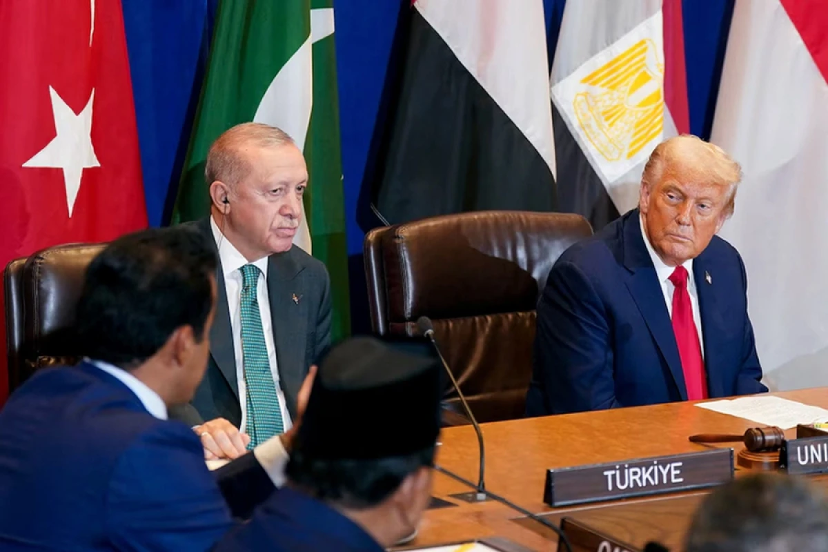 Tramp Türkiyəni [[Rusiya neftini almaqdan imtinaya]] çağırdı