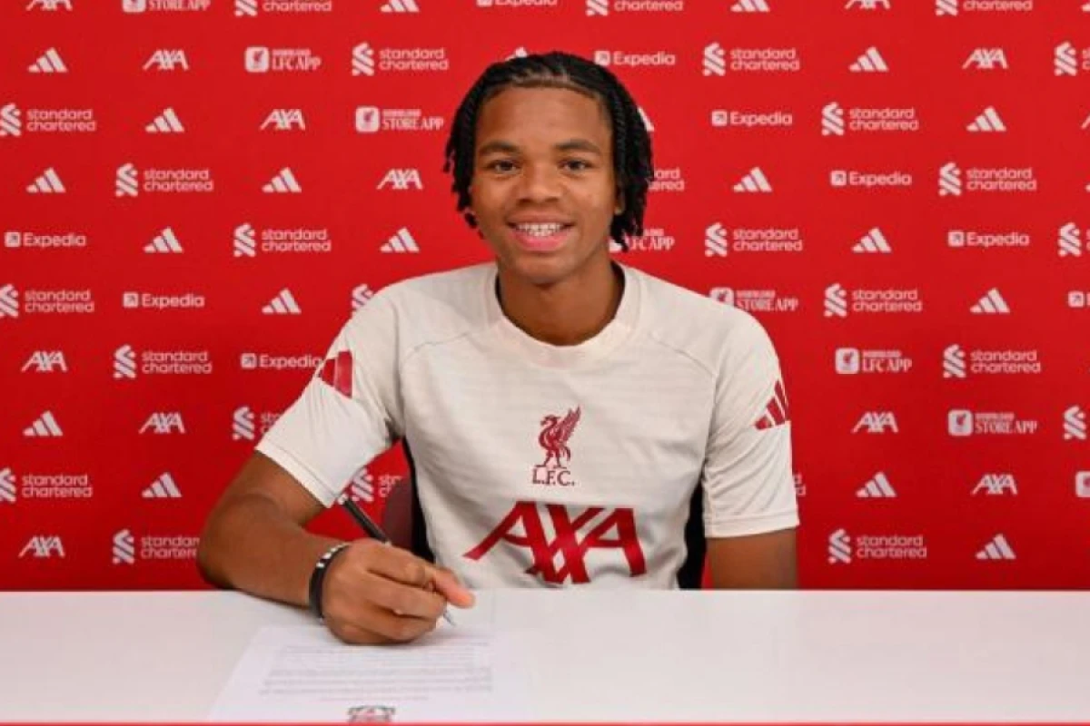 [[“Liverpul”]] 17 yaşlı hücumçusu ilə yeni müqavilə imzaladı
