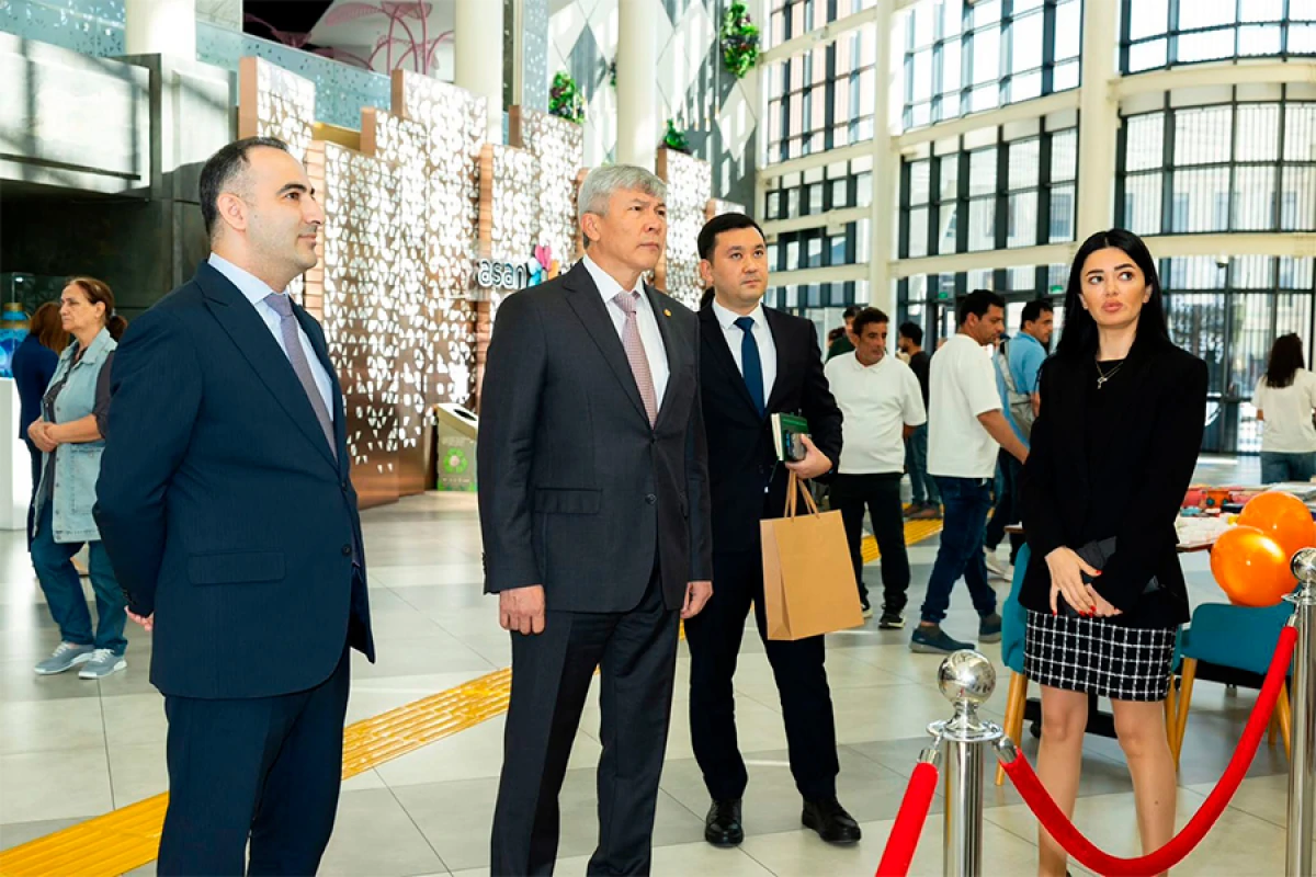 Qırğızıstanın və Kolumbiyanın səfirləri [[“ASAN xidmət”də]]