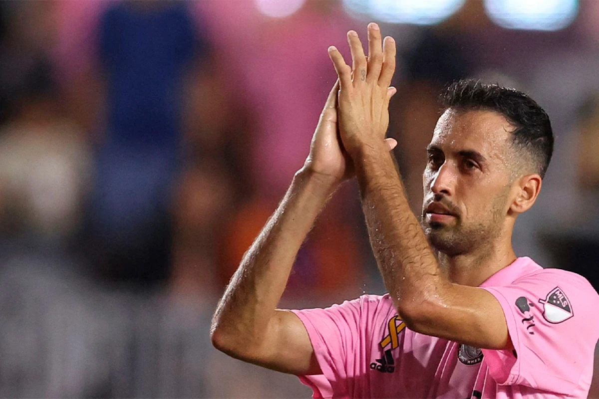 Daha bir əfsanə [[futboldan]] gedir