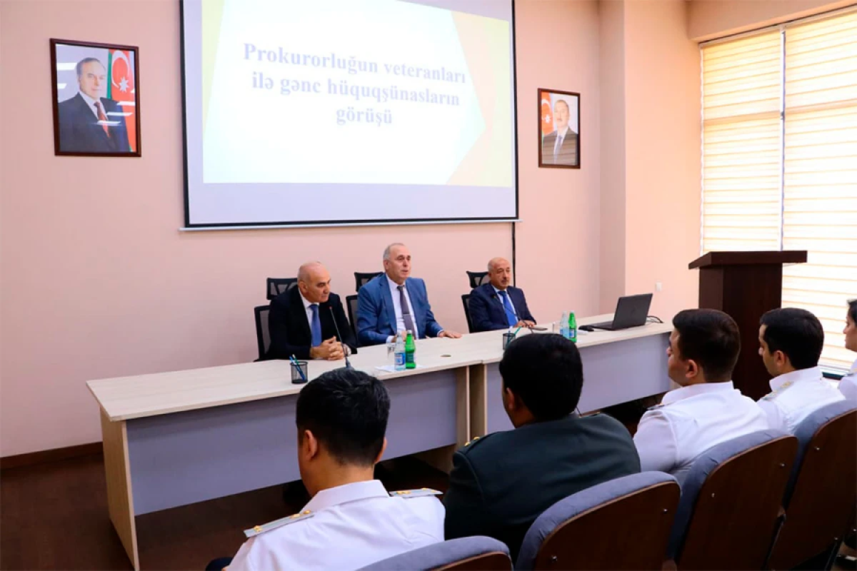 Gənc prokurorluq işçiləri ilə [[görüş keçirildi]]