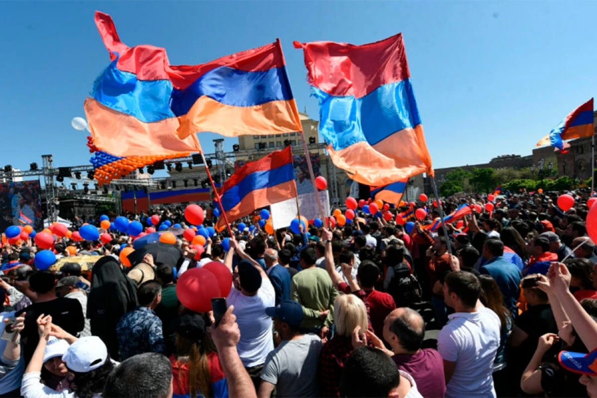 İrəvanda Paşinyanın [[impiçmenti tələbi ilə]] etiraz aksiyası keçirilir