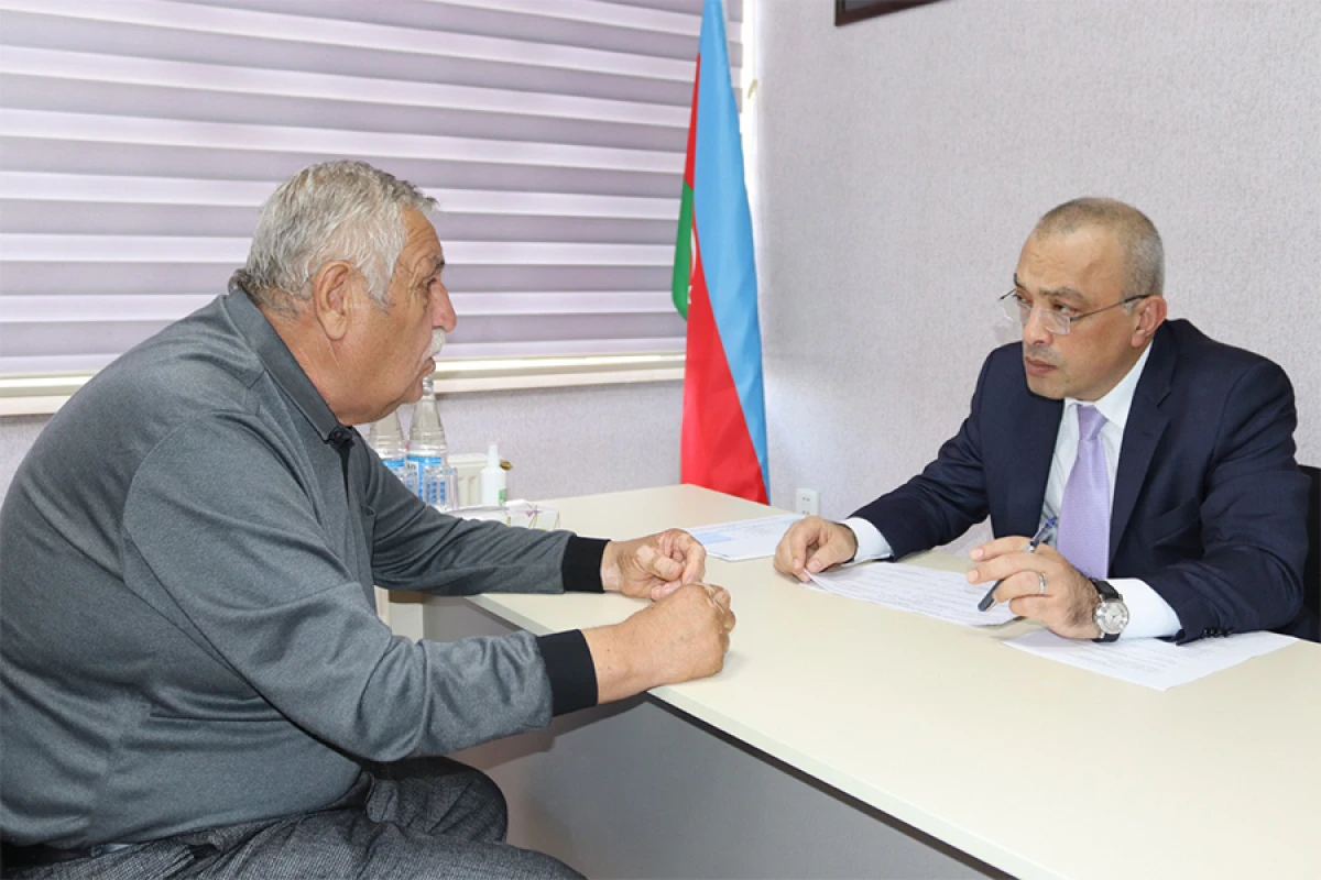 Zaur Mikayılov [[Xaçmazda]] vətəndaşlarla görüşdü