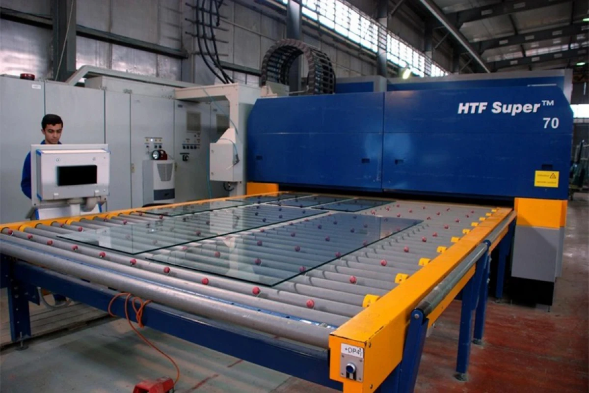 Şüşə istehsalı [[cüzi azaldı]]