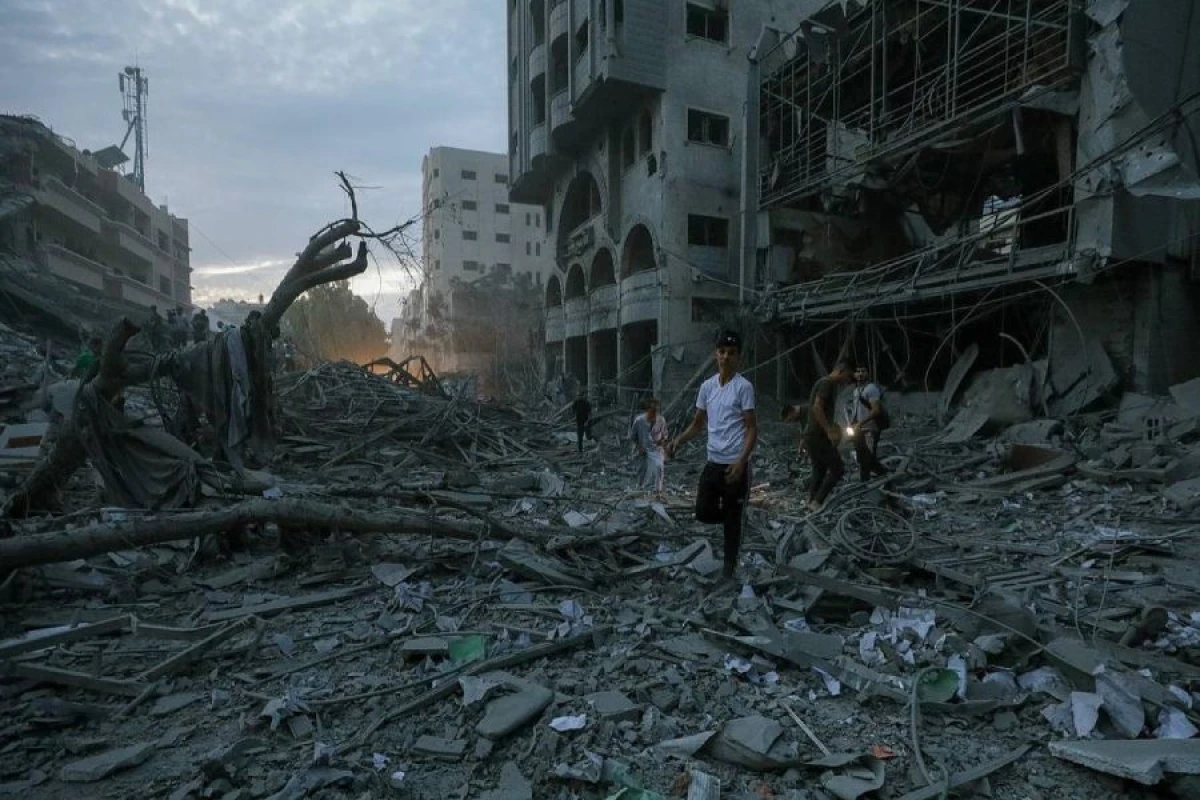 Qəzzada hündürmərtəbəli binaya [[zərbə endirildi]]