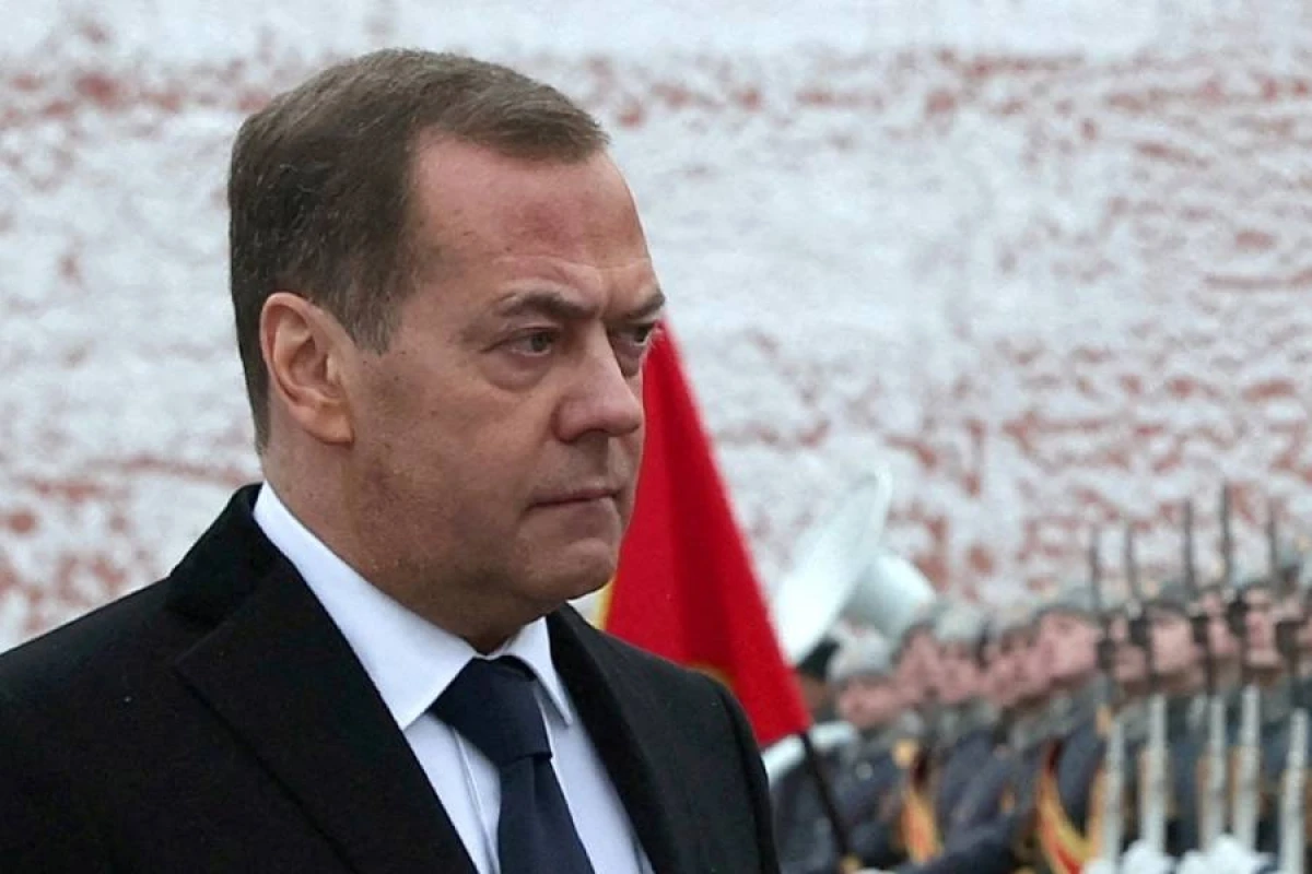 [[Medvedev:]] “Rusiya ehtiyatlı olmalıdır”