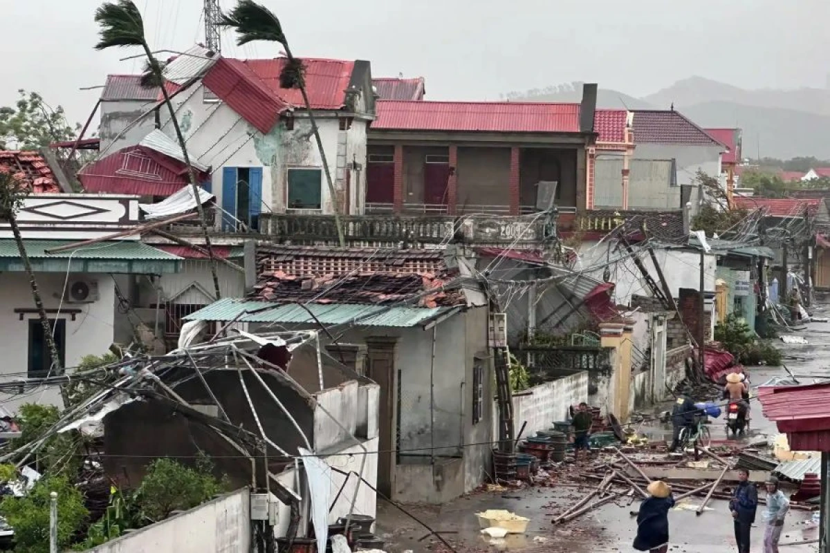 Fırtına Vyetnamı vurdu: [[12 ölü, 17 itkin]]