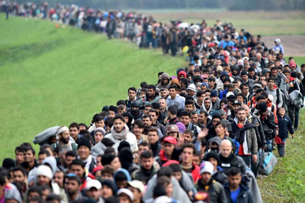 ABŞ 100 iranlını [[deportasiya etdi]]