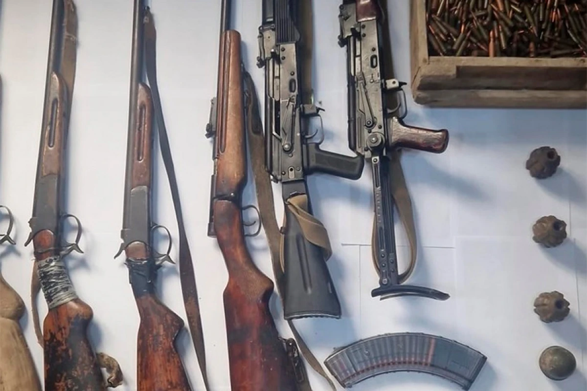 Ayrı-ayrı rayonlarda [[silah-sursat]] aşkarlandı