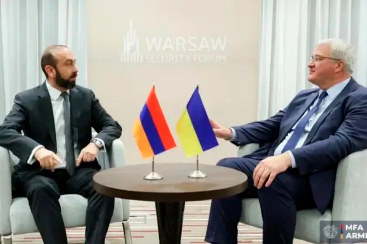 [[Ermənistan və Ukrayna]] əməkdaşlığı inkişaf etdirirlər