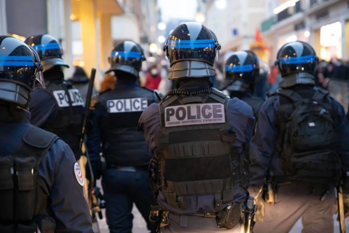 Fransada etirazlar üçün [[minlərlə polis]] səfərbər olundu