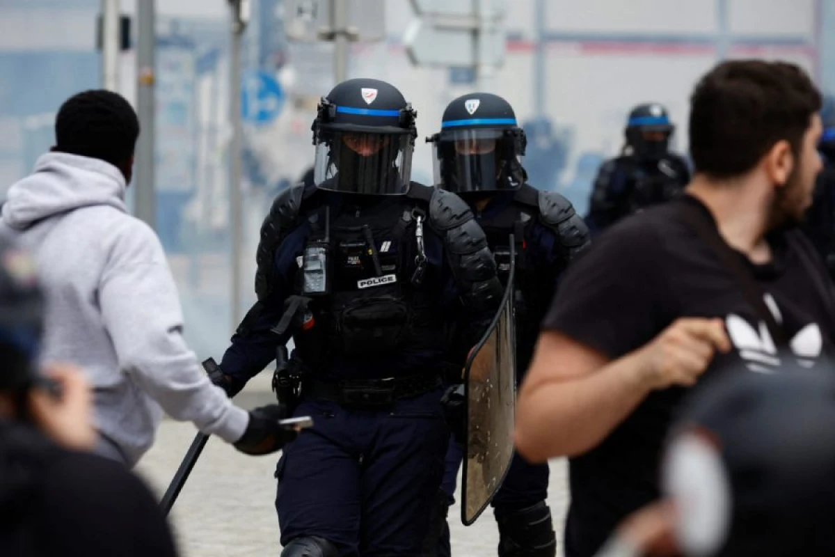 Fransada etiraz aksiyalarına görə [[76 min polis səfərbər edildi]]