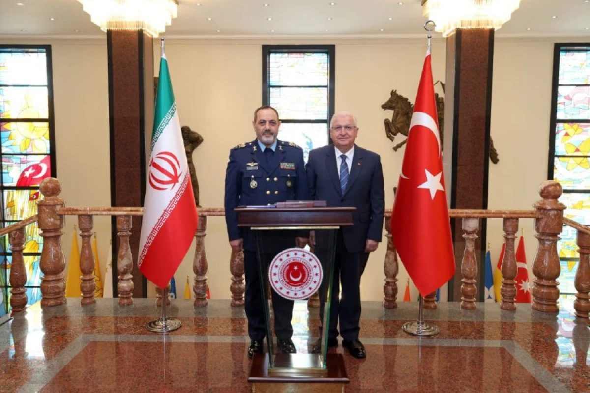 [[Türkiyə və İran]] müdafiə nazirləri Ankarada görüşdü